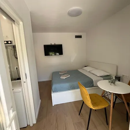 Green Oasis For Two, 30 Meters From Sea Apartament